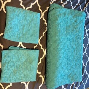Queen Teal Bed Coverlet and 2 Pillow Shams